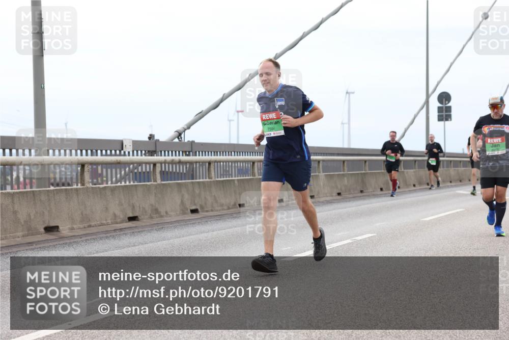 03.10.2025 - Köhlbrandbrückenlauf Lena Gebhardt http://msf.ph/oto/9201791 03.10.2025 15:46:58 Position 2 91, 7594 meine-sportfotos.de