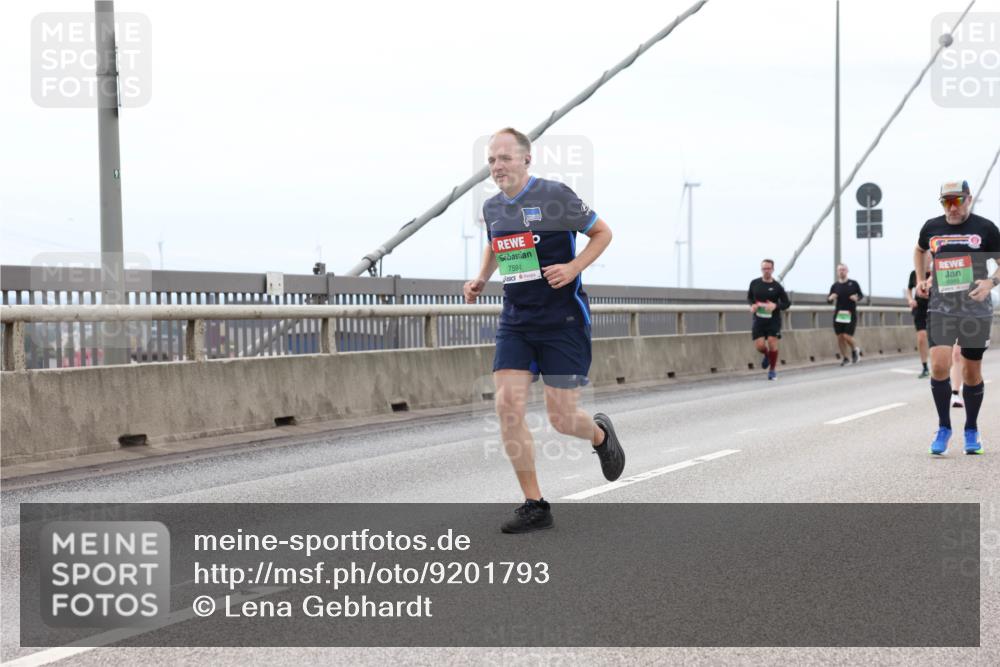 03.10.2025 - Köhlbrandbrückenlauf Lena Gebhardt http://msf.ph/oto/9201793 03.10.2025 15:46:59 Position 2 7594 meine-sportfotos.de