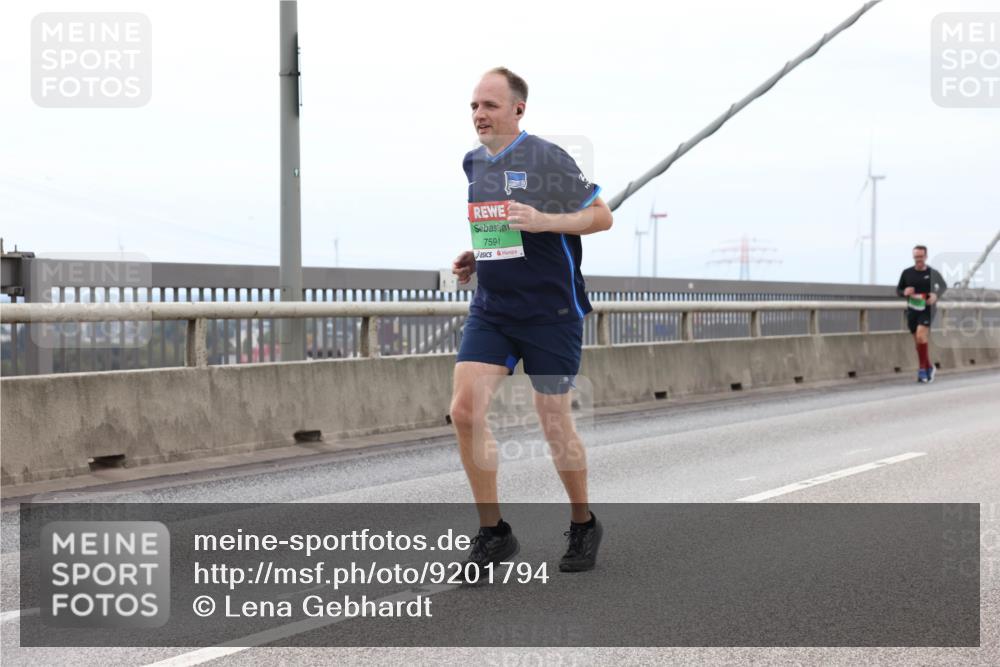 03.10.2025 - Köhlbrandbrückenlauf Lena Gebhardt http://msf.ph/oto/9201794 03.10.2025 15:46:59 Position 2 7594 meine-sportfotos.de
