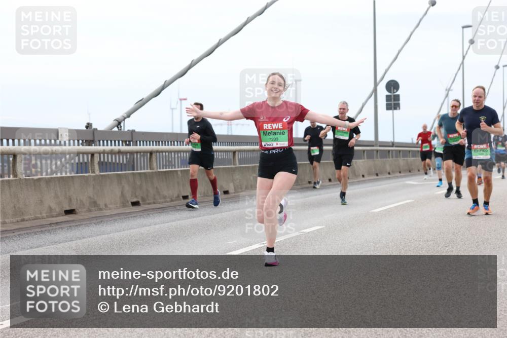 03.10.2025 - Köhlbrandbrückenlauf Lena Gebhardt http://msf.ph/oto/9201802 03.10.2025 15:47:02 Position 2 7203 meine-sportfotos.de