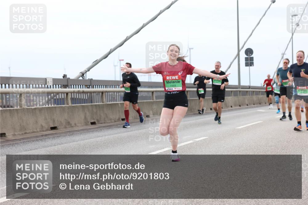03.10.2025 - Köhlbrandbrückenlauf Lena Gebhardt http://msf.ph/oto/9201803 03.10.2025 15:47:02 Position 2 7203 meine-sportfotos.de