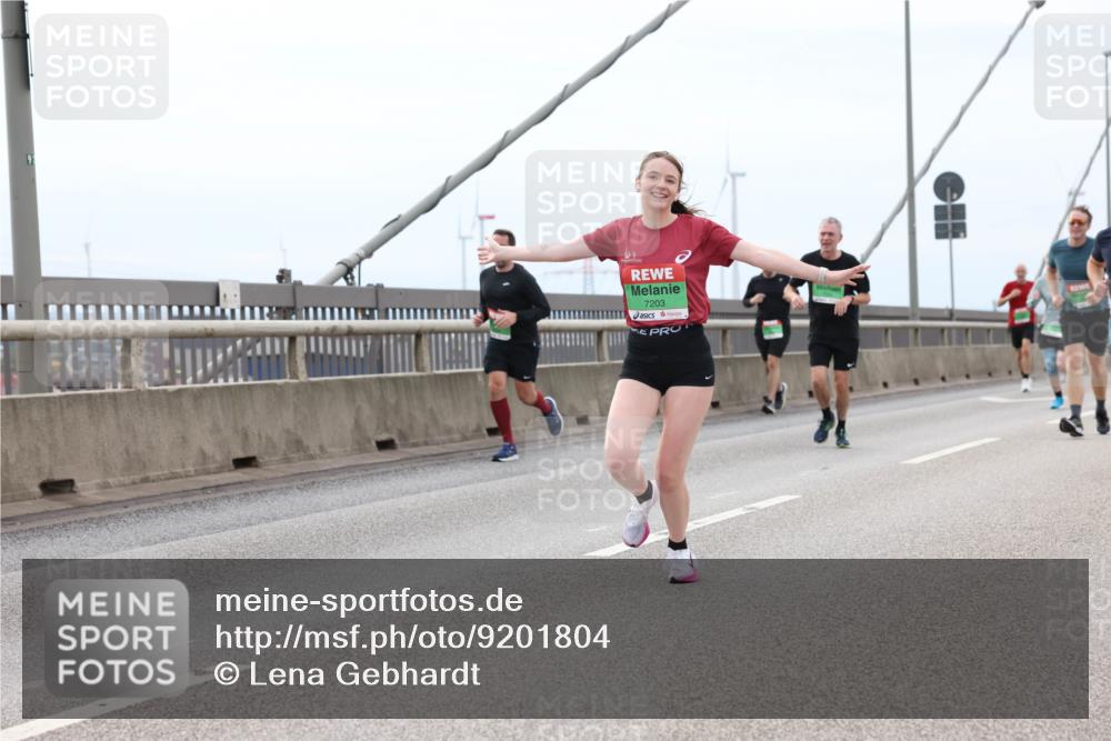 03.10.2025 - Köhlbrandbrückenlauf Lena Gebhardt http://msf.ph/oto/9201804 03.10.2025 15:47:02 Position 2 7203 meine-sportfotos.de