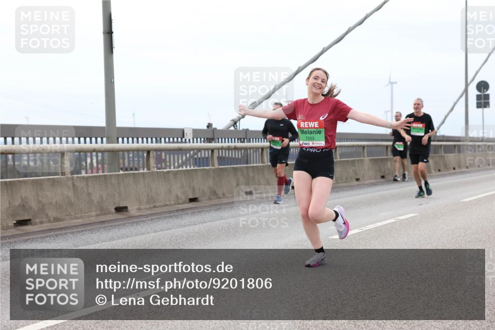 03.10.2025 - Köhlbrandbrückenlauf Lena Gebhardt http://msf.ph/oto/9201806 03.10.2025 15:47:02 Position 2 7203 meine-sportfotos.de