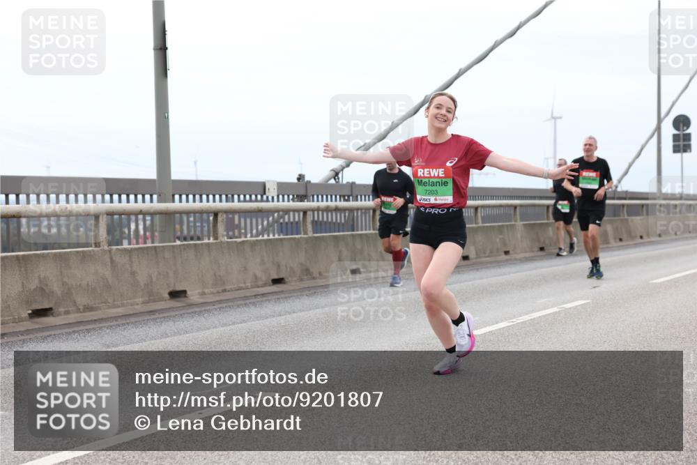 03.10.2025 - Köhlbrandbrückenlauf Lena Gebhardt http://msf.ph/oto/9201807 03.10.2025 15:47:02 Position 2 7203 meine-sportfotos.de