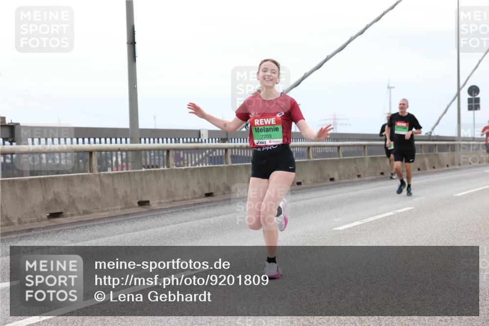 03.10.2025 - Köhlbrandbrückenlauf Lena Gebhardt http://msf.ph/oto/9201809 03.10.2025 15:47:02 Position 2 7203 meine-sportfotos.de
