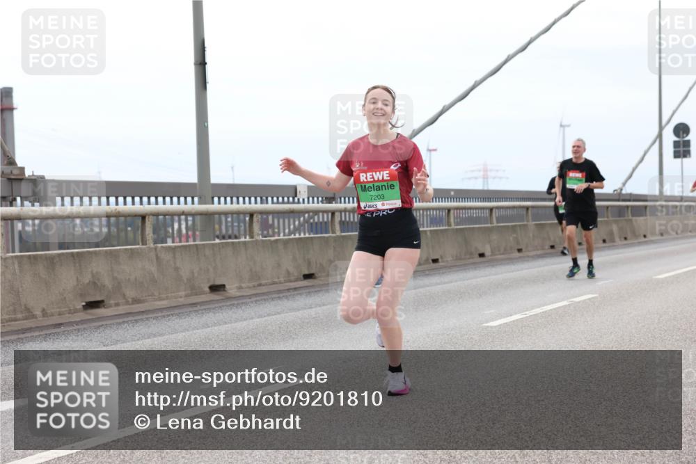03.10.2025 - Köhlbrandbrückenlauf Lena Gebhardt http://msf.ph/oto/9201810 03.10.2025 15:47:02 Position 2 7203 meine-sportfotos.de