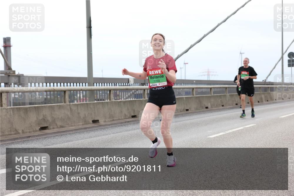 03.10.2025 - Köhlbrandbrückenlauf Lena Gebhardt http://msf.ph/oto/9201811 03.10.2025 15:47:02 Position 2 7203 meine-sportfotos.de