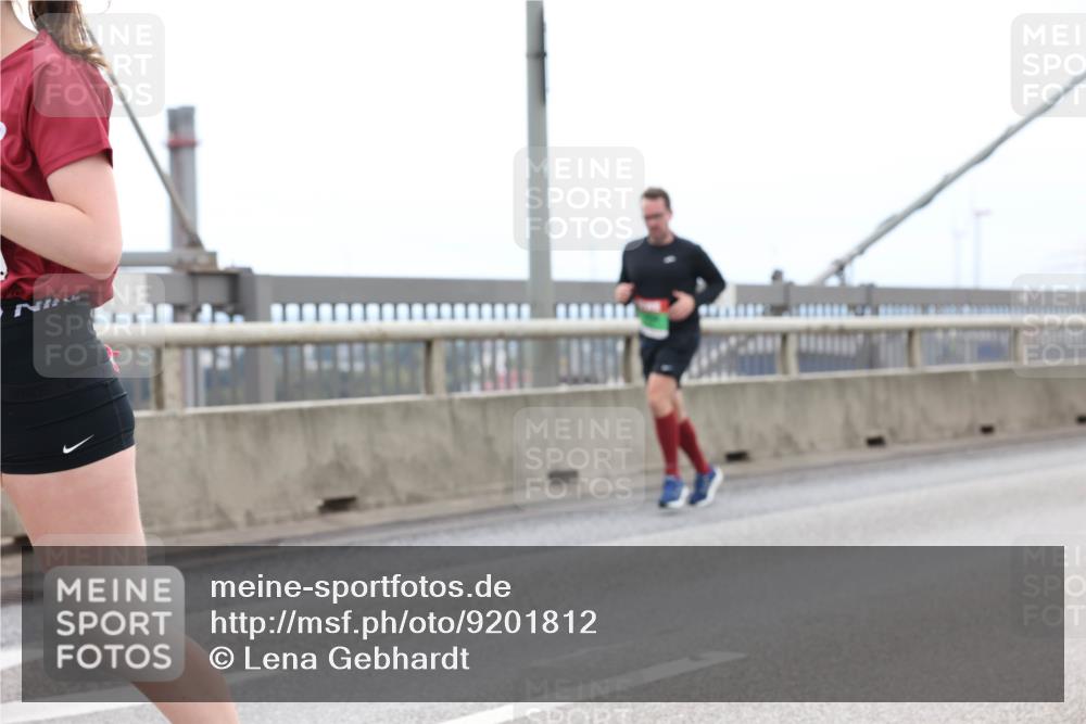 03.10.2025 - Köhlbrandbrückenlauf Lena Gebhardt http://msf.ph/oto/9201812 03.10.2025 15:47:03 Position 2  meine-sportfotos.de