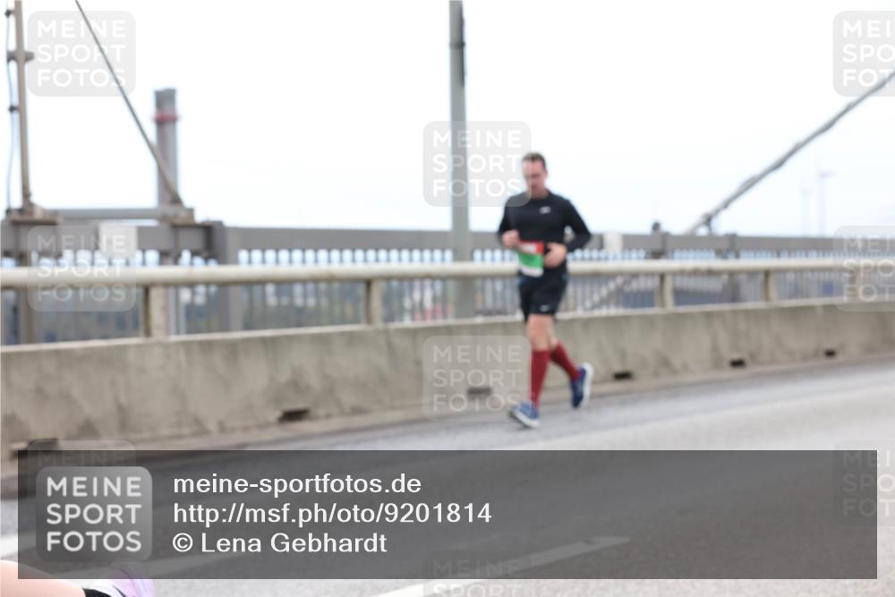 03.10.2025 - Köhlbrandbrückenlauf Lena Gebhardt http://msf.ph/oto/9201814 03.10.2025 15:47:03 Position 2  meine-sportfotos.de