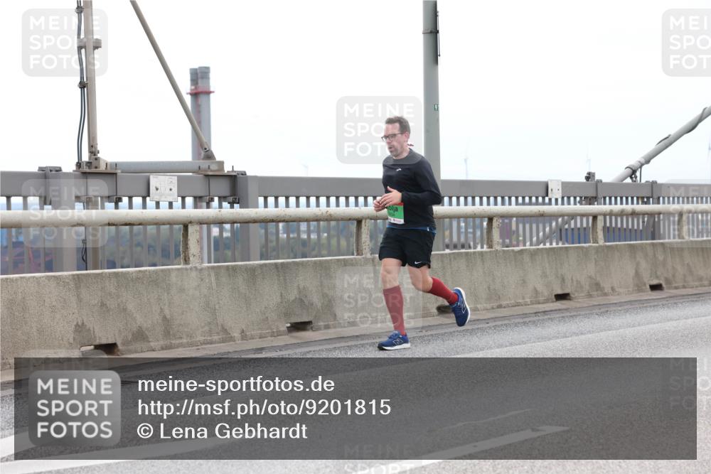 03.10.2025 - Köhlbrandbrückenlauf Lena Gebhardt http://msf.ph/oto/9201815 03.10.2025 15:47:04 Position 2  meine-sportfotos.de