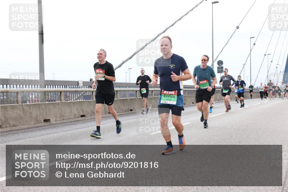 03.10.2025 - Köhlbrandbrückenlauf Lena Gebhardt http://msf.ph/oto/9201816 03.10.2025 15:47:05 Position 2 9628 meine-sportfotos.de