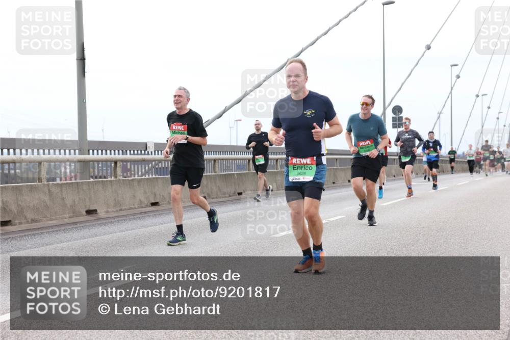 03.10.2025 - Köhlbrandbrückenlauf Lena Gebhardt http://msf.ph/oto/9201817 03.10.2025 15:47:05 Position 2 9628 meine-sportfotos.de