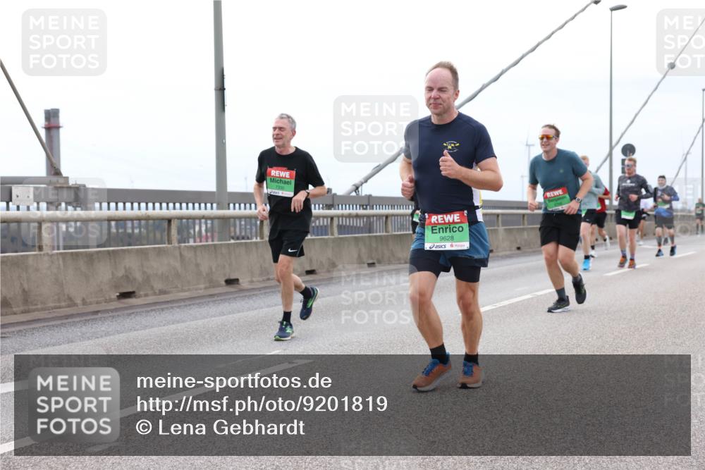 03.10.2025 - Köhlbrandbrückenlauf Lena Gebhardt http://msf.ph/oto/9201819 03.10.2025 15:47:05 Position 2 7330, 9628 meine-sportfotos.de