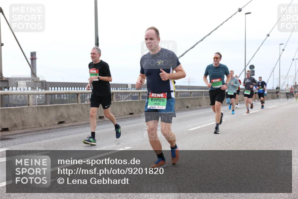 03.10.2025 - Köhlbrandbrückenlauf Lena Gebhardt http://msf.ph/oto/9201820 03.10.2025 15:47:05 Position 2 9628 meine-sportfotos.de