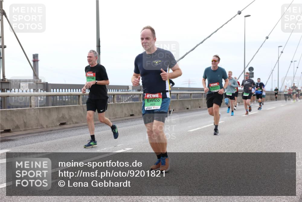 03.10.2025 - Köhlbrandbrückenlauf Lena Gebhardt http://msf.ph/oto/9201821 03.10.2025 15:47:05 Position 2 7330, 9628 meine-sportfotos.de