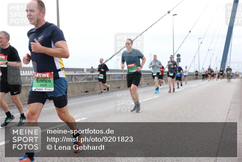 03.10.2025 - Köhlbrandbrückenlauf Lena Gebhardt http://msf.ph/oto/9201823 03.10.2025 15:47:06 Position 2 9628 meine-sportfotos.de