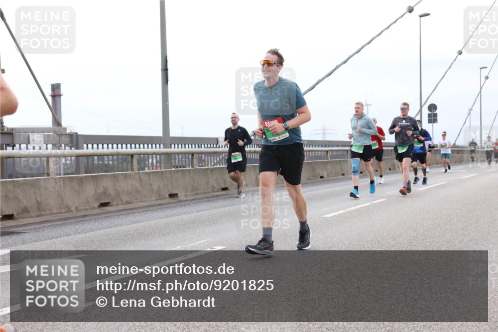 03.10.2025 - Köhlbrandbrückenlauf Lena Gebhardt http://msf.ph/oto/9201825 03.10.2025 15:47:06 Position 2  meine-sportfotos.de