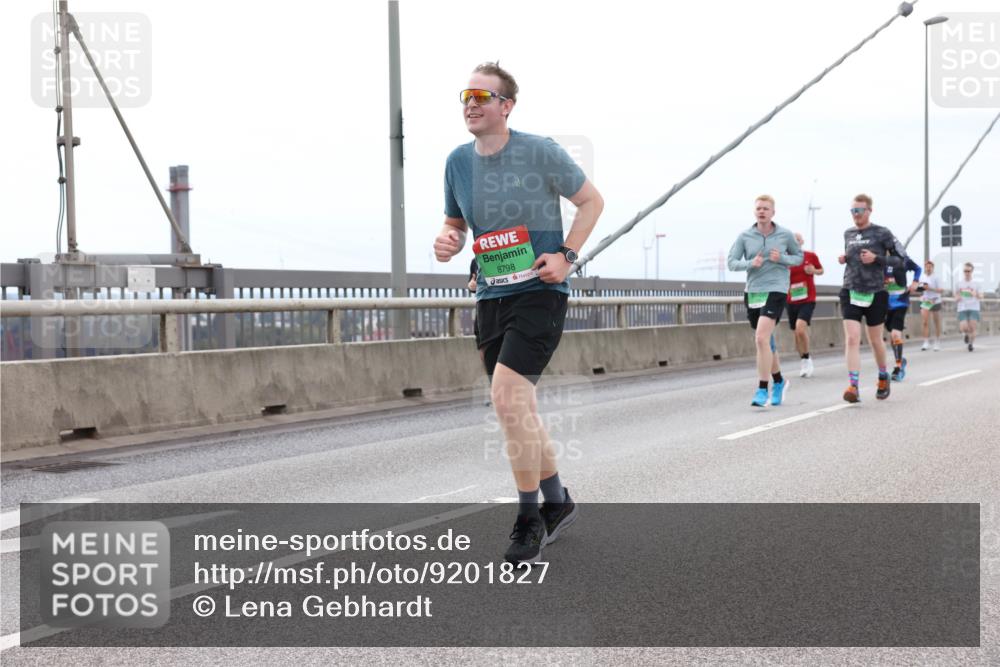 03.10.2025 - Köhlbrandbrückenlauf Lena Gebhardt http://msf.ph/oto/9201827 03.10.2025 15:47:07 Position 2 8798 meine-sportfotos.de