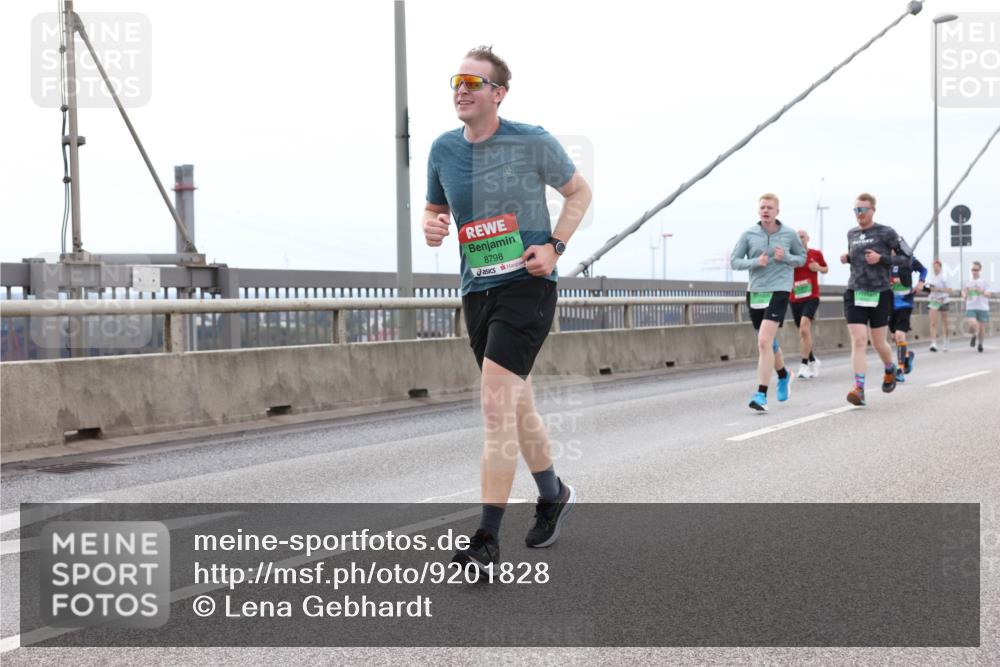 03.10.2025 - Köhlbrandbrückenlauf Lena Gebhardt http://msf.ph/oto/9201828 03.10.2025 15:47:07 Position 2 8798 meine-sportfotos.de