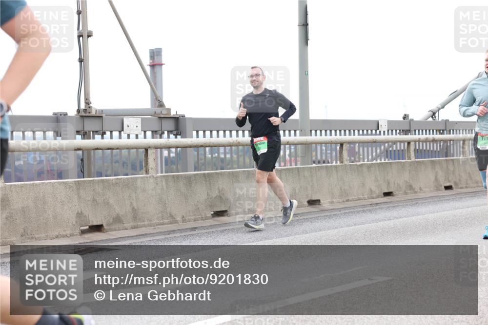 03.10.2025 - Köhlbrandbrückenlauf Lena Gebhardt http://msf.ph/oto/9201830 03.10.2025 15:47:08 Position 2  meine-sportfotos.de