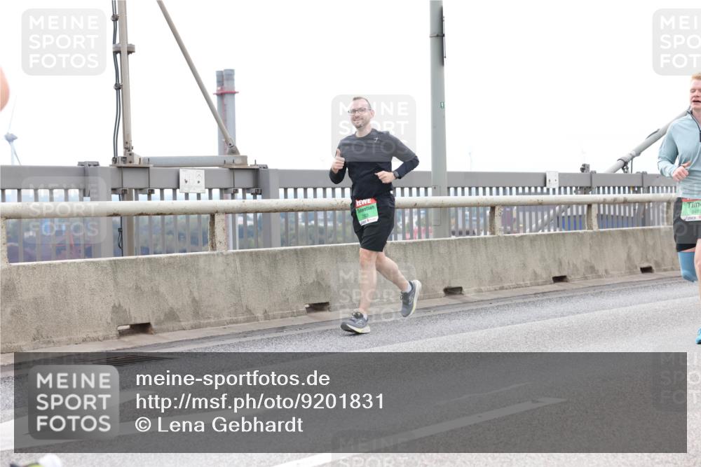 03.10.2025 - Köhlbrandbrückenlauf Lena Gebhardt http://msf.ph/oto/9201831 03.10.2025 15:47:08 Position 2 7303, 91, 9419 meine-sportfotos.de
