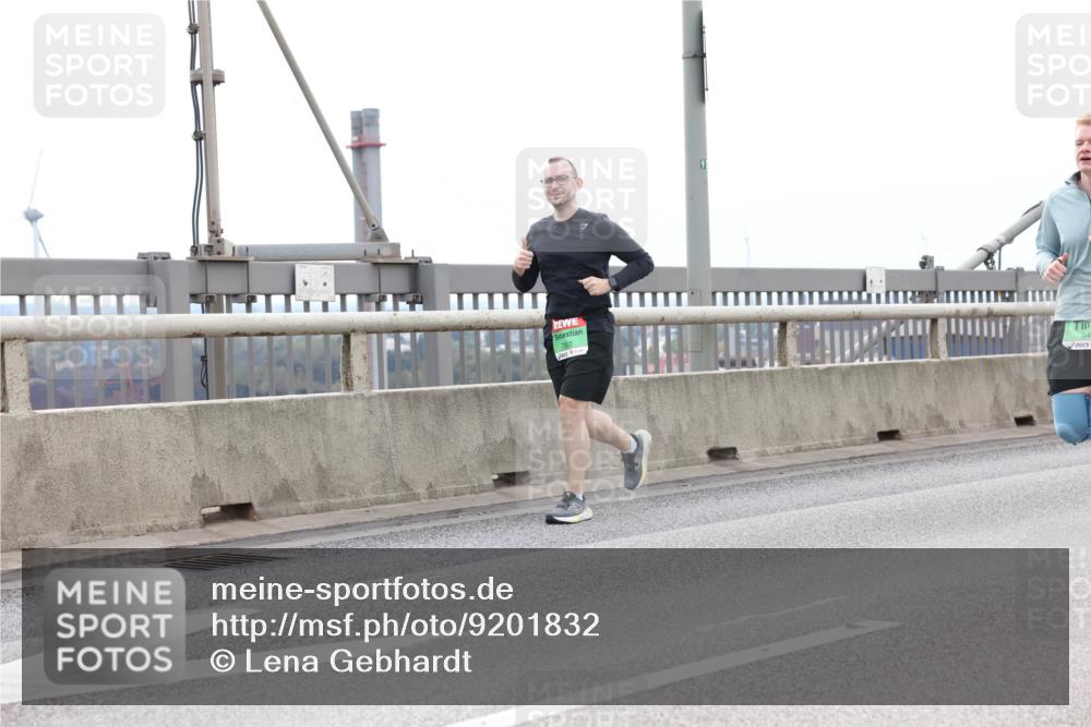03.10.2025 - Köhlbrandbrückenlauf Lena Gebhardt http://msf.ph/oto/9201832 03.10.2025 15:47:08 Position 2 91, 94 meine-sportfotos.de