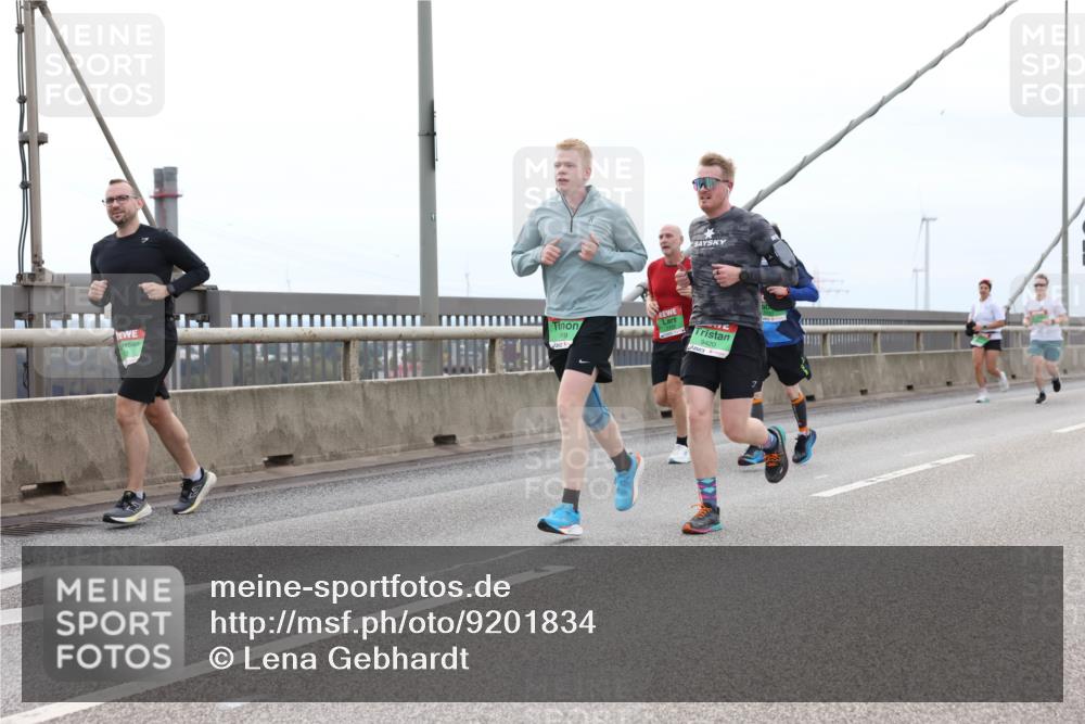 03.10.2025 - Köhlbrandbrückenlauf Lena Gebhardt http://msf.ph/oto/9201834 03.10.2025 15:47:08 Position 2 19, 9420 meine-sportfotos.de