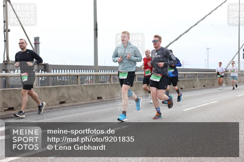 03.10.2025 - Köhlbrandbrückenlauf Lena Gebhardt http://msf.ph/oto/9201835 03.10.2025 15:47:08 Position 2 9419, 9420 meine-sportfotos.de