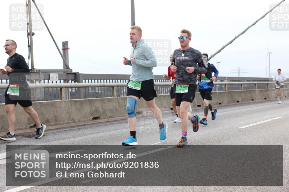 03.10.2025 - Köhlbrandbrückenlauf Lena Gebhardt http://msf.ph/oto/9201836 03.10.2025 15:47:09 Position 2 9419, 9420 meine-sportfotos.de