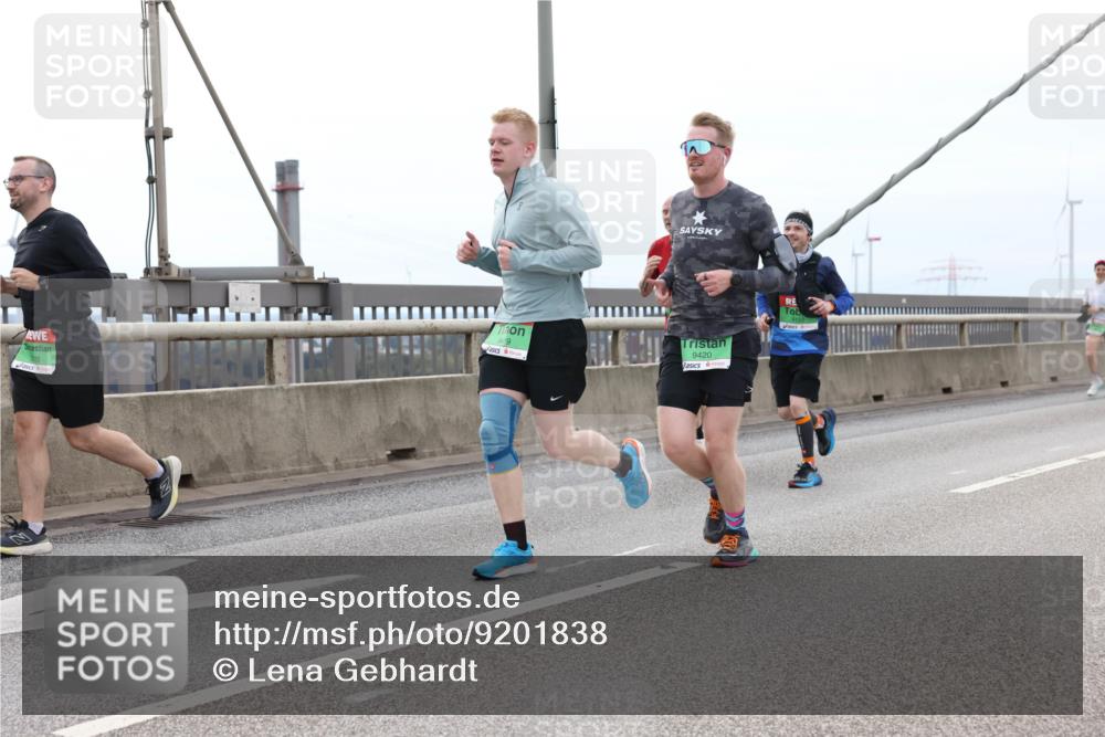 03.10.2025 - Köhlbrandbrückenlauf Lena Gebhardt http://msf.ph/oto/9201838 03.10.2025 15:47:09 Position 2 9, 9420 meine-sportfotos.de