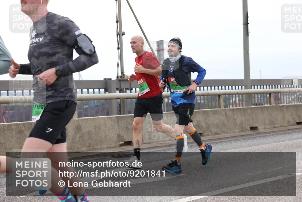 03.10.2025 - Köhlbrandbrückenlauf Lena Gebhardt http://msf.ph/oto/9201841 03.10.2025 15:47:10 Position 2 9428, 7702, 9150 meine-sportfotos.de