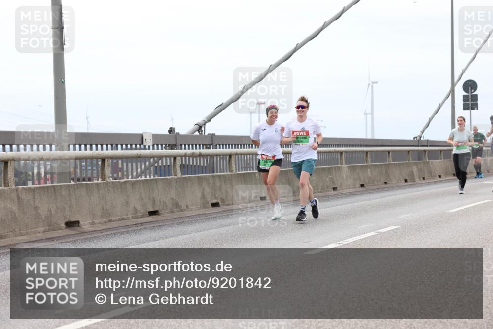 03.10.2025 - Köhlbrandbrückenlauf Lena Gebhardt http://msf.ph/oto/9201842 03.10.2025 15:47:11 Position 2 91 meine-sportfotos.de