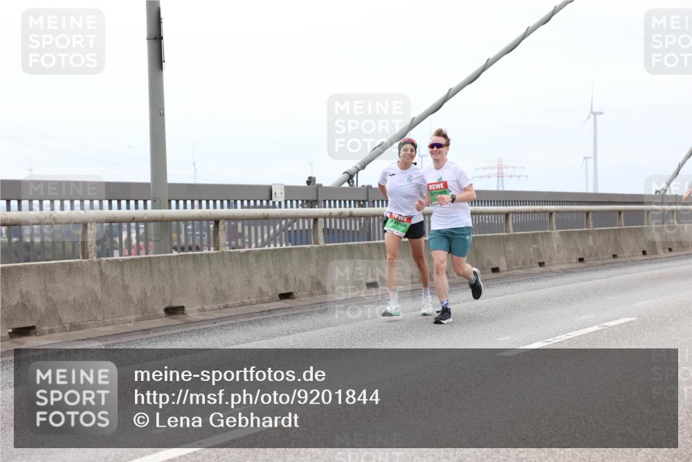 03.10.2025 - Köhlbrandbrückenlauf Lena Gebhardt http://msf.ph/oto/9201844 03.10.2025 15:47:12 Position 2 91, 8110 meine-sportfotos.de