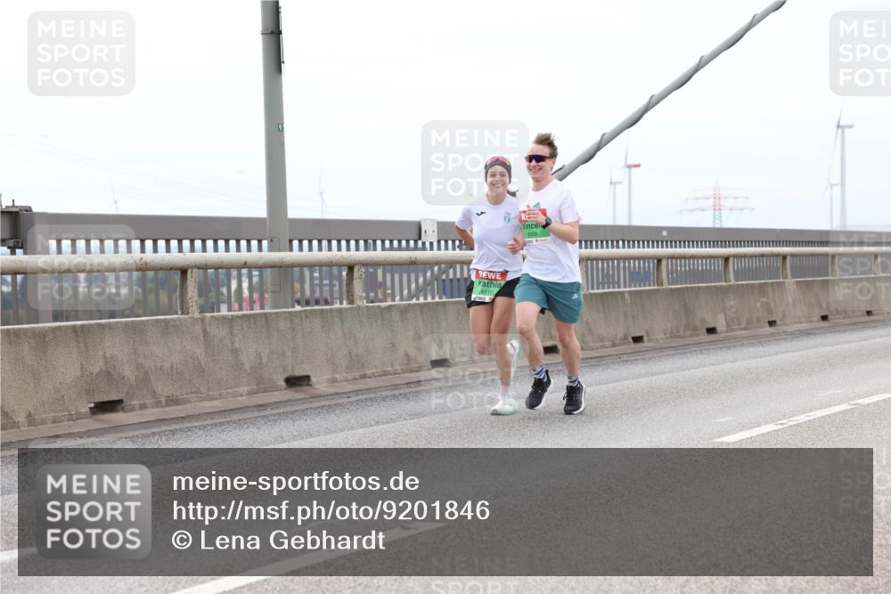 03.10.2025 - Köhlbrandbrückenlauf Lena Gebhardt http://msf.ph/oto/9201846 03.10.2025 15:47:12 Position 2 91, 8110, 8005 meine-sportfotos.de
