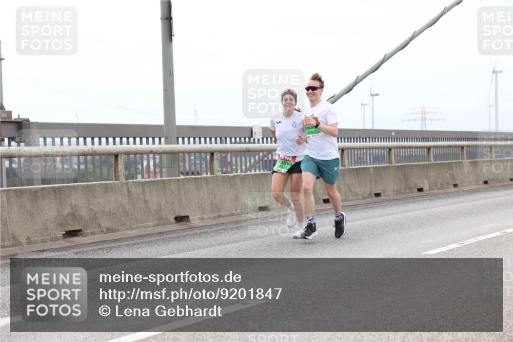 03.10.2025 - Köhlbrandbrückenlauf Lena Gebhardt http://msf.ph/oto/9201847 03.10.2025 15:47:12 Position 2 91, 8110, 8005 meine-sportfotos.de