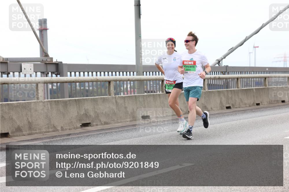 03.10.2025 - Köhlbrandbrückenlauf Lena Gebhardt http://msf.ph/oto/9201849 03.10.2025 15:47:13 Position 2 8110, 8005 meine-sportfotos.de