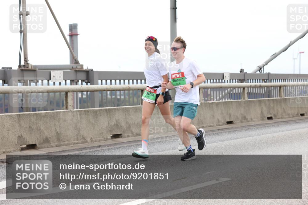 03.10.2025 - Köhlbrandbrückenlauf Lena Gebhardt http://msf.ph/oto/9201851 03.10.2025 15:47:13 Position 2 8005, 8110 meine-sportfotos.de