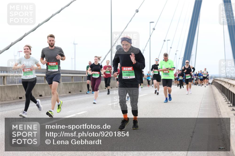 03.10.2025 - Köhlbrandbrückenlauf Lena Gebhardt http://msf.ph/oto/9201854 03.10.2025 15:47:15 Position 2 7566, 7613, 7559 meine-sportfotos.de