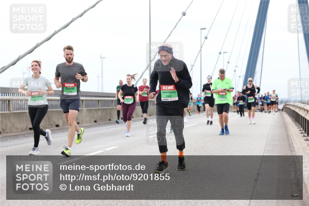 03.10.2025 - Köhlbrandbrückenlauf Lena Gebhardt http://msf.ph/oto/9201855 03.10.2025 15:47:15 Position 2 7613, 7566, 7559 meine-sportfotos.de