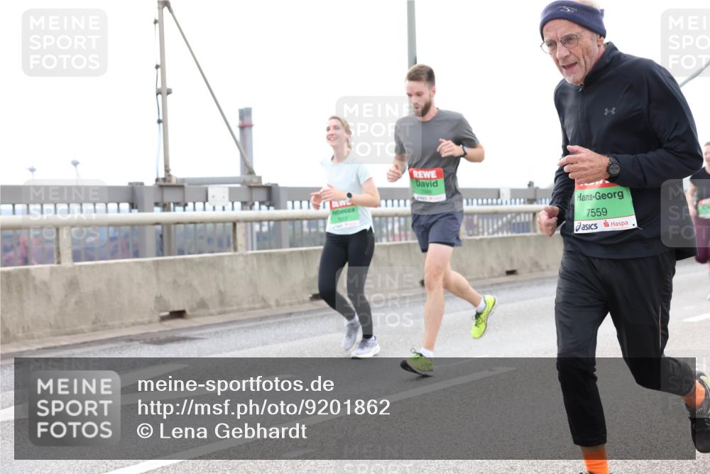 03.10.2025 - Köhlbrandbrückenlauf Lena Gebhardt http://msf.ph/oto/9201862 03.10.2025 15:47:16 Position 2 7559 meine-sportfotos.de