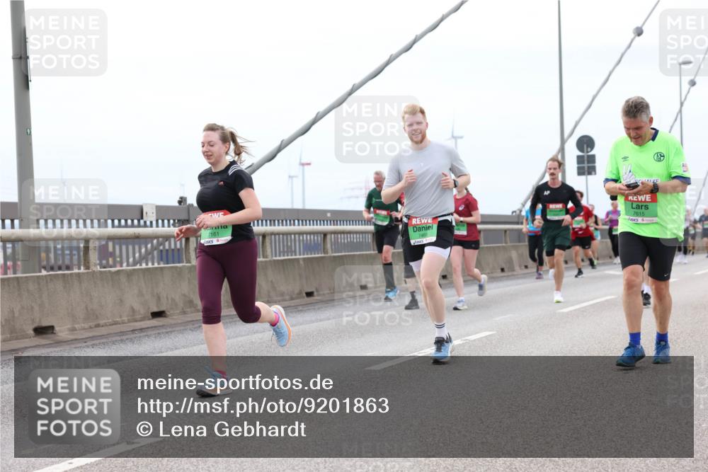 03.10.2025 - Köhlbrandbrückenlauf Lena Gebhardt http://msf.ph/oto/9201863 03.10.2025 15:47:17 Position 2 7161, 7469, 7615 meine-sportfotos.de