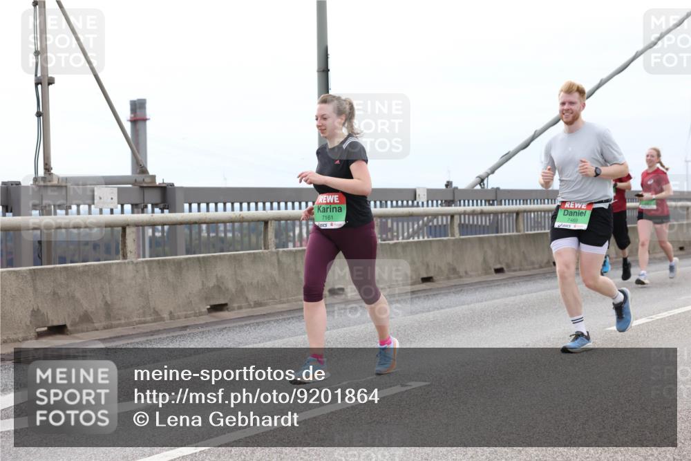 03.10.2025 - Köhlbrandbrückenlauf Lena Gebhardt http://msf.ph/oto/9201864 03.10.2025 15:47:18 Position 2 7161, 7469 meine-sportfotos.de
