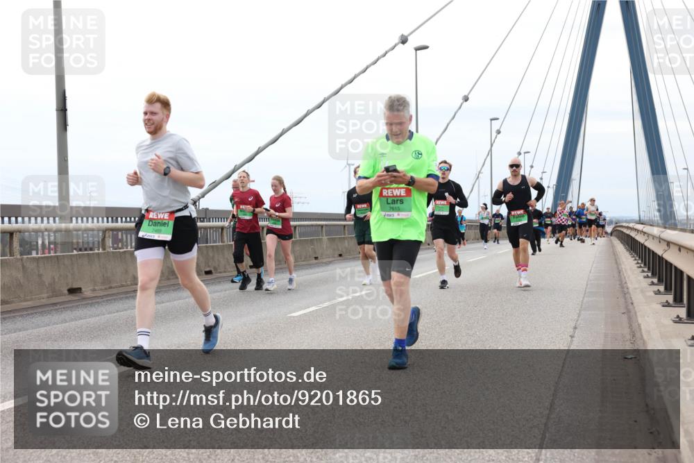 03.10.2025 - Köhlbrandbrückenlauf Lena Gebhardt http://msf.ph/oto/9201865 03.10.2025 15:47:19 Position 2 7469, 7615 meine-sportfotos.de