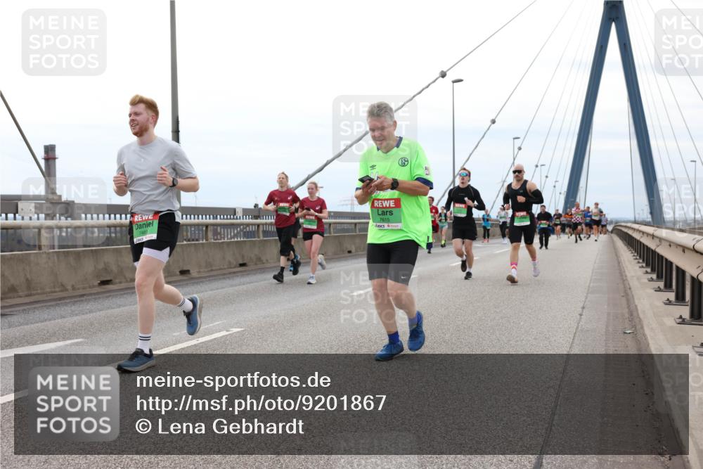 03.10.2025 - Köhlbrandbrückenlauf Lena Gebhardt http://msf.ph/oto/9201867 03.10.2025 15:47:19 Position 2 7615 meine-sportfotos.de