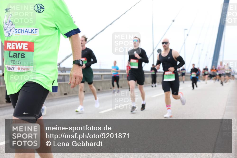 03.10.2025 - Köhlbrandbrückenlauf Lena Gebhardt http://msf.ph/oto/9201871 03.10.2025 15:47:20 Position 2 04, 04, 7615 meine-sportfotos.de