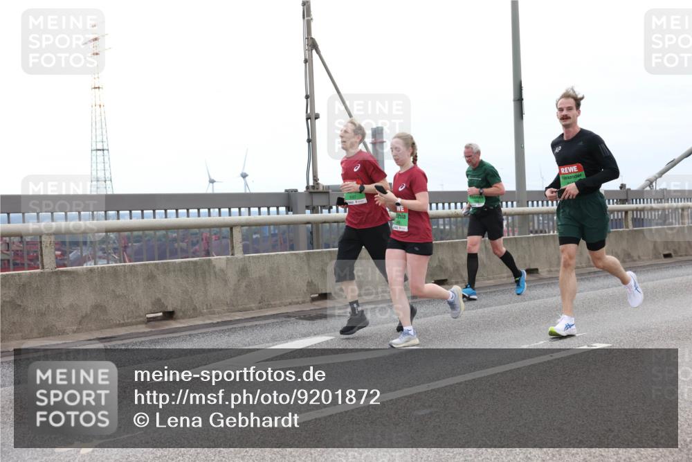 03.10.2025 - Köhlbrandbrückenlauf Lena Gebhardt http://msf.ph/oto/9201872 03.10.2025 15:47:21 Position 2  meine-sportfotos.de
