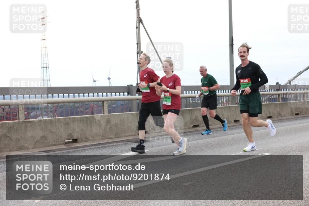03.10.2025 - Köhlbrandbrückenlauf Lena Gebhardt http://msf.ph/oto/9201874 03.10.2025 15:47:21 Position 2 8541 meine-sportfotos.de