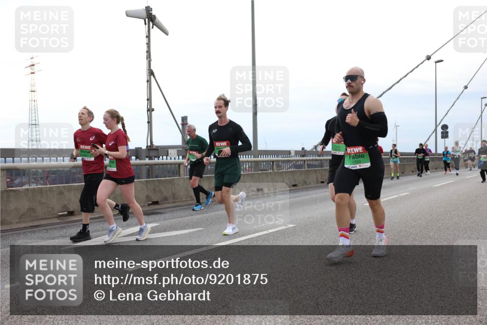 03.10.2025 - Köhlbrandbrückenlauf Lena Gebhardt http://msf.ph/oto/9201875 03.10.2025 15:47:21 Position 2 7753 meine-sportfotos.de
