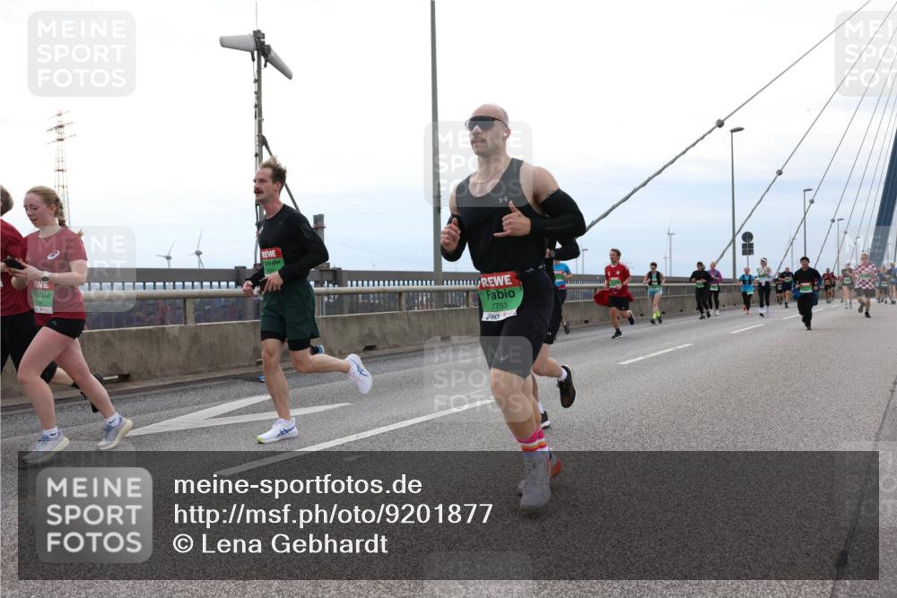 03.10.2025 - Köhlbrandbrückenlauf Lena Gebhardt http://msf.ph/oto/9201877 03.10.2025 15:47:22 Position 2 7753 meine-sportfotos.de