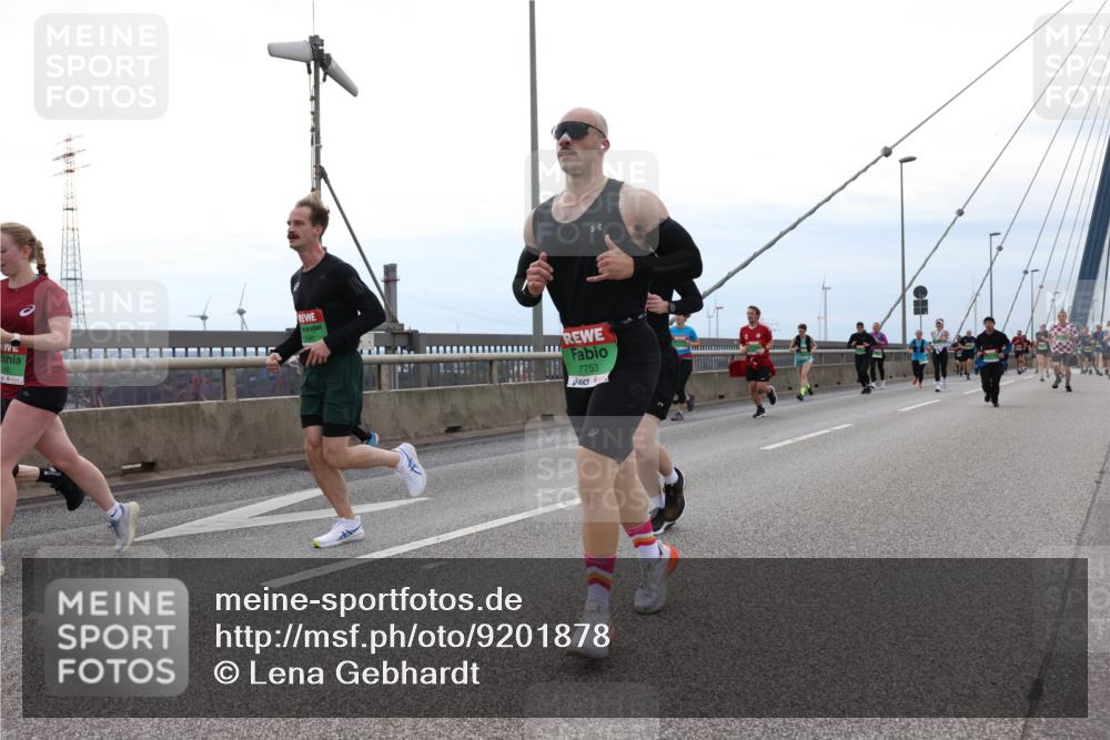 03.10.2025 - Köhlbrandbrückenlauf Lena Gebhardt http://msf.ph/oto/9201878 03.10.2025 15:47:22 Position 2 7753 meine-sportfotos.de